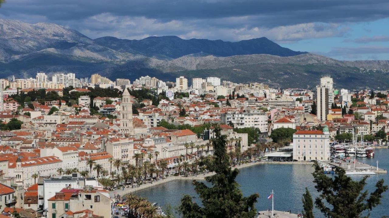 Apartment Ante Split