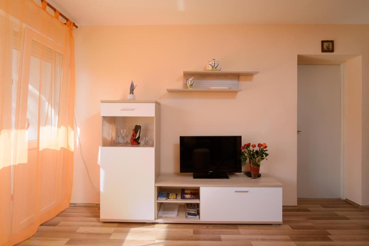 Ante Apartment Split